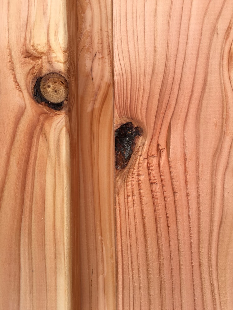 Kwasten in constructiehout