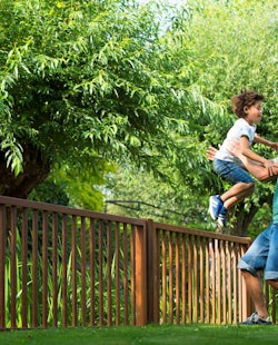 Sfeer-hillhout-14407-Hardhouten spijlenhek2 Sfeer-hillhout-14407-Hardhouten spijlenhek2