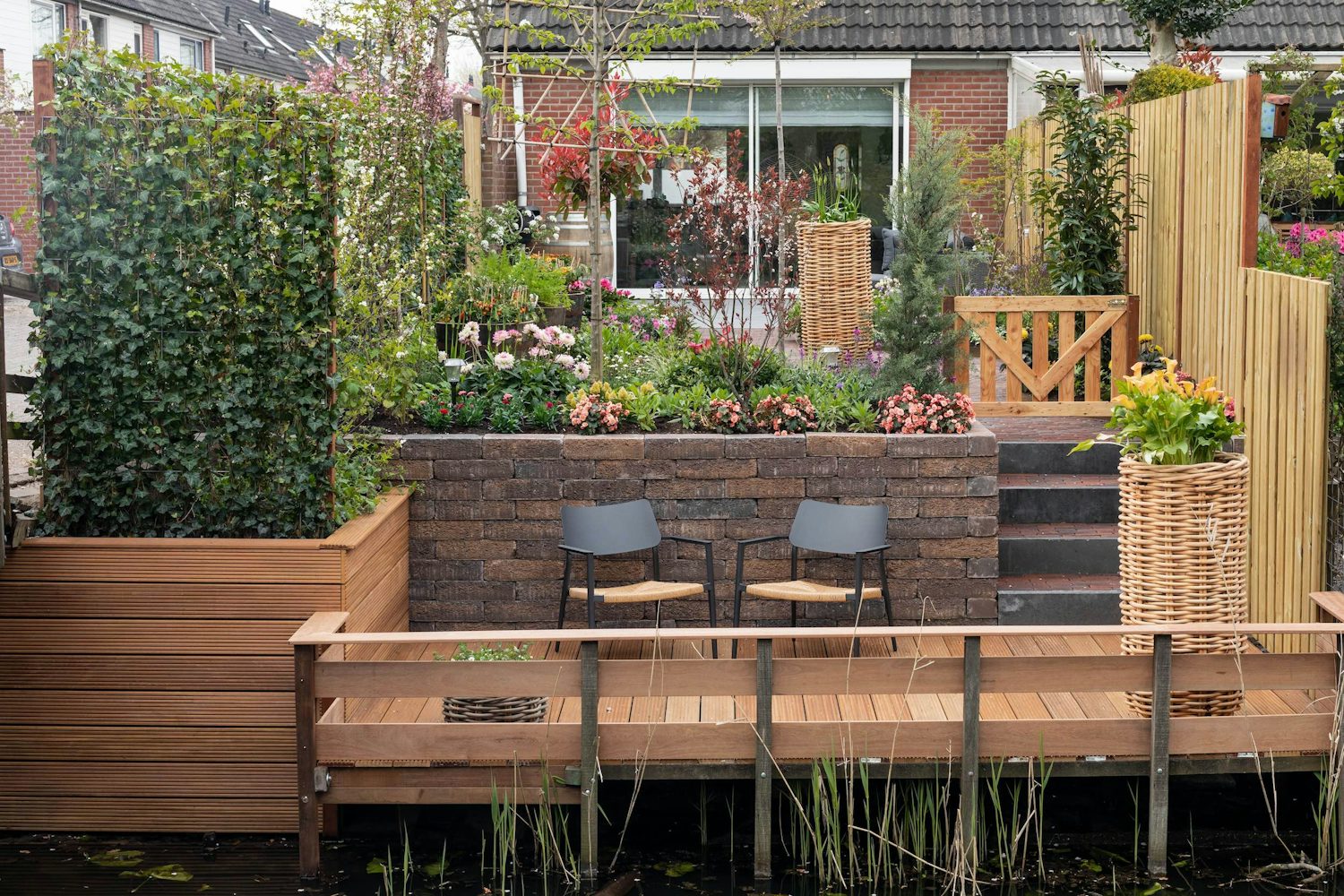 de grote tuinverbouwing bangkirai vlonder