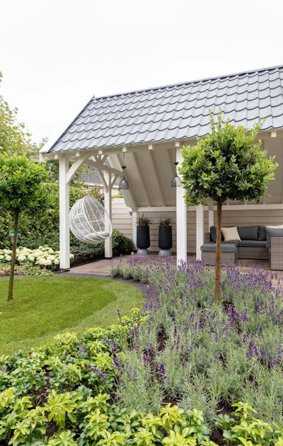 Project Almere kapschuur Excellent hangstoel tuin