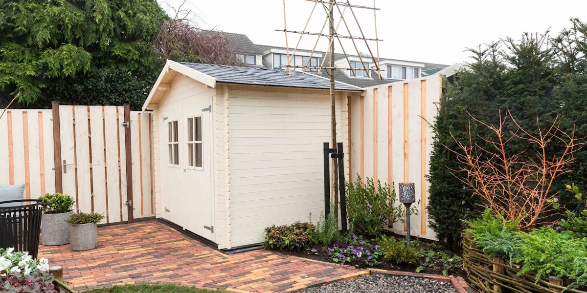 Project Blokhut Mees in Huizen witte tuin inspiratie Project Blokhut Mees in Huizen witte tuin inspiratie