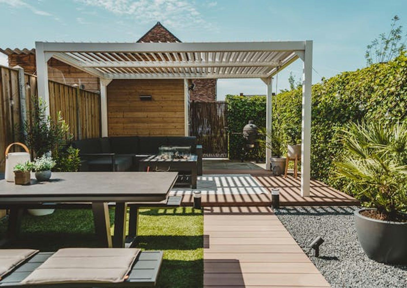 Shutter overkapping zonnige tuin inspiratie