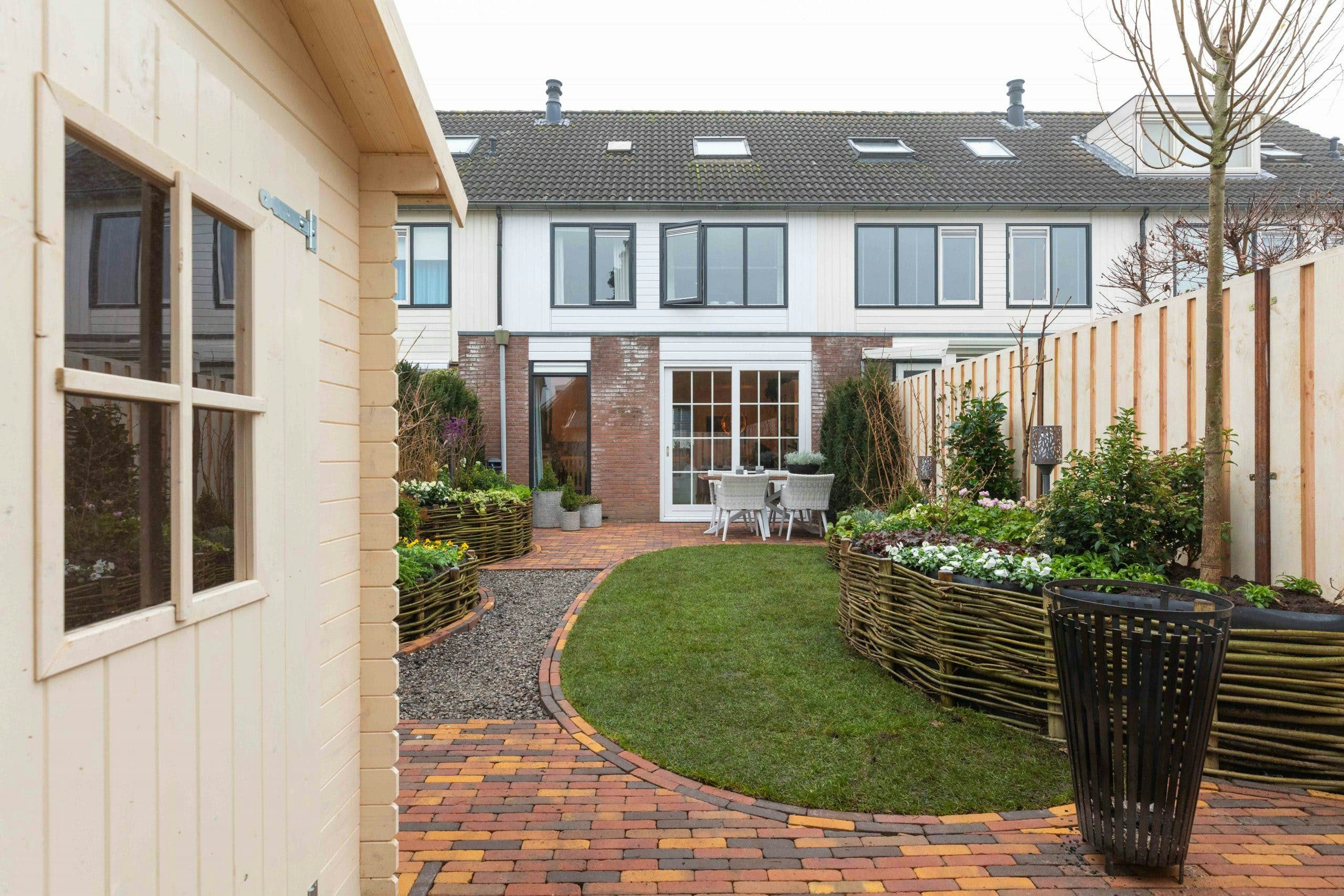 Blokhut Mees â vuren geverfde plankenschermen tuin