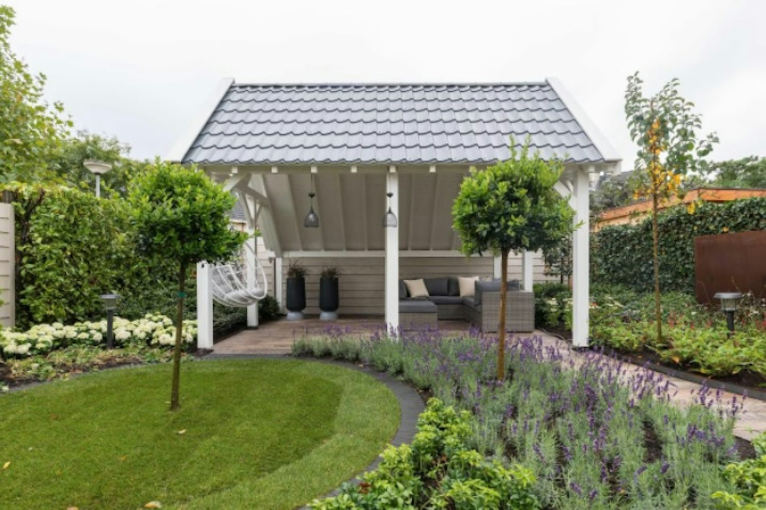 kapschuur Excellent geschaafd vuren hout wit