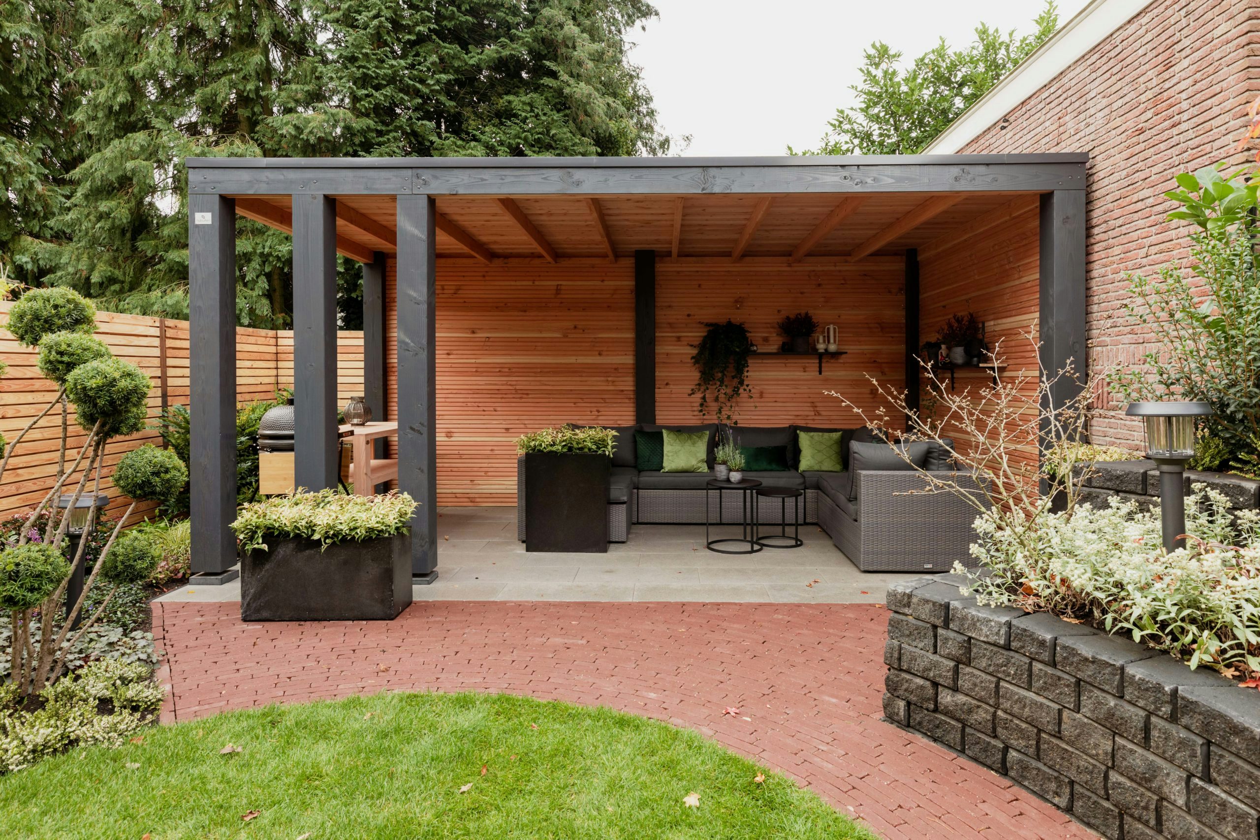 westwood overkapping modern in grote tuinverbouwing project